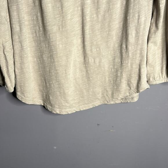 Lucky Brand Gray Top With Embroidered and Button Detail Size Small Petite - Picture 4 of 7